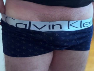 Male solo – hot handjob, home alone: guy plays with himself on camera