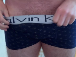 Male solo – hot handjob, home alone: guy plays with himself on camera