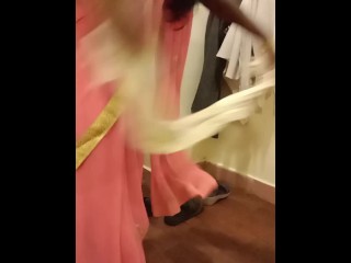 பாவாடைய தூக்கி கூதி சூத்து | Desi Tamil Wife’s Saree Tease, Big Ass for Cuck! IndianHotwifeX
