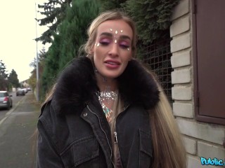 Public Agent - dancer coming home from work early morning gets a surprise tip