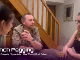 French Pegging – Discipline Femdom : un homme brisé par deux dominatrices sans pitié