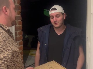 La punition du mari : Crachat, Fouet, Foot Gagging, Strapon, Fist et Pisse