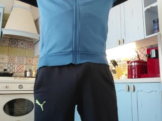 I'm going for a walk, my dick is bursting out 😱🌶️🔥