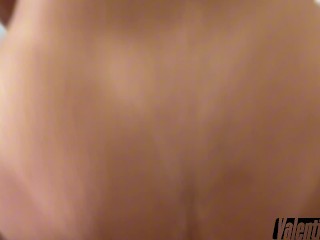 La Chica De La Limpieza Dejó El Trabajo Para Limpiar Mi Gran Polla Tragándose Toda Mi Leche