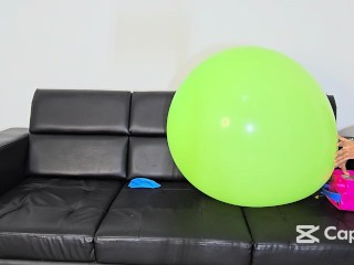 Marianna has fun with her new big balloons (Full video in C4S/MV/OF/Membersite)