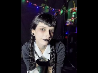 VIDEO COMPLETO NO CATALOGO! Wandinha Addams quer se divertir com você!