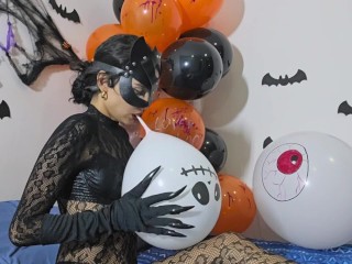 Catwoman pops balloons with her claws on Halloween (Full video on C4S/MV/OF/Membersite)