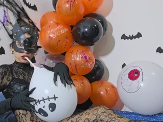 Catwoman pops balloons with her claws on Halloween (Full video on C4S/MV/OF/Membersite)