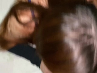 Ruivinha gostosa do rabão sentando no pau do marido