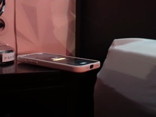 Elle passe 24h dans une villa avec 3 hommes