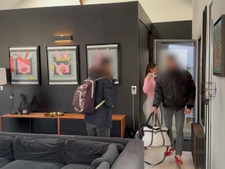 Elle passe 24h dans une villa avec 3 hommes