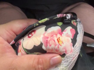 黒髪清楚系女子大生の黒色花柄レースブラに精液ぶっかけ