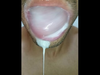 jugando con leche calientica en mi boca, tongue, saliva, lengua , sloopy, sucking, escupir fetish