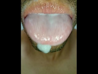 jugando con leche calientica en mi boca, tongue, saliva, lengua , sloopy, sucking, escupir fetish