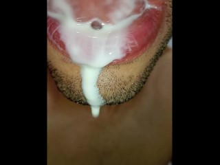 jugando con leche calientica en mi boca, tongue, saliva, lengua , sloopy, sucking, escupir fetish