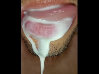 jugando con leche calientica en mi boca, tongue, saliva, lengua , sloopy, sucking, escupir fetish