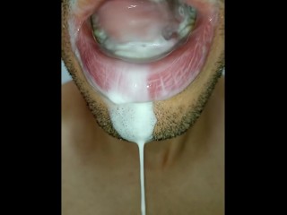 jugando con leche calientica en mi boca, tongue, saliva, lengua , sloopy, sucking, escupir fetish