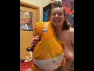 Tr*mp eats Nymeria Malfoy‘s cat and grabs her by the pussy!