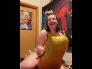 Tr*mp eats Nymeria Malfoy‘s cat and grabs her by the pussy!