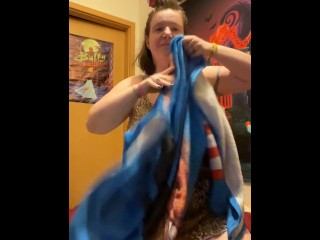 Tr*mp eats Nymeria Malfoy‘s cat and grabs her by the pussy!