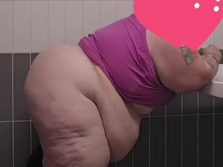 SSBBW belly jiggle