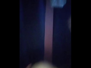 Me cojo al novio de mi amiga (le vendo los ojos )