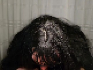 Glielo succhio fino che non mi sborra sulle tette