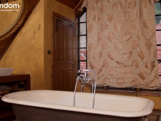 Грудастая Милфа соблазнила слугу на горячий и жесткий секс после того как он нарисовал её голой