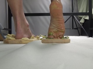 I trample fruits with my feet. Lick my feet