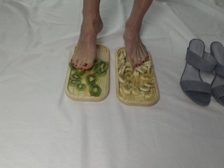 I trample fruits with my feet. Lick my feet
