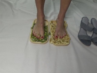 I trample fruits with my feet. Lick my feet