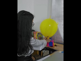 This secretary makes a great pop art hit with her balloon (Full video on C4S / MV / OF / Membersite)