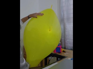 This secretary makes a great pop art hit with her balloon (Full video on C4S / MV / OF / Membersite)