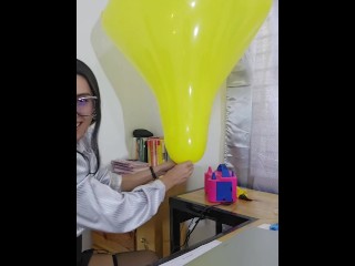 This secretary makes a great pop art hit with her balloon (Full video on C4S / MV / OF / Membersite)