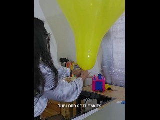 This secretary makes a great pop art hit with her balloon (Full video on C4S / MV / OF / Membersite)