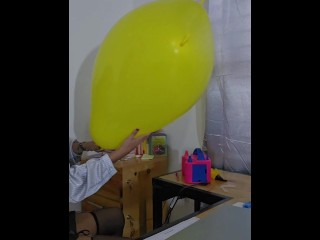 This secretary makes a great pop art hit with her balloon (Full video on C4S / MV / OF / Membersite)