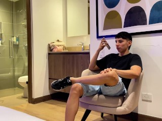 Contacto a una puta colombiana y le dejo el culo cubierto de leche - ESTEBAN GAMBOA