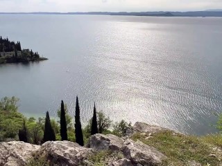 POMPINO in pubblico. Beatrice segreti si diverte con suo marito ed uno sconosciuto CURIOSO!