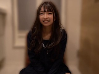 日本の素人女子大生の強烈なオーガズム | 制服コスプレで興奮して巨根ディルドで膣奥を突かれまくって痙攣イキ