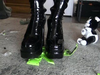 The hardened booty bitch Asmodia wants to destroy and torture every day.