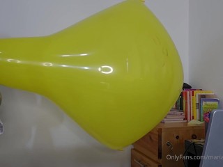 This secretary makes a huge pop hit with her Martian balloon (Full video on C4S / MV / OF / Membersi