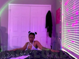 Reloaded - 2 Girls 1 Loop