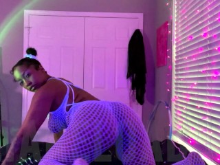 Reloaded - 2 Girls 1 Loop