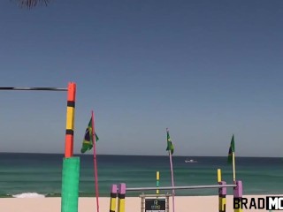 Levamos uma loiraça pra fazer um treino especial com foda hard e Anal - Fernandinha Fernandez