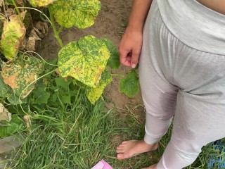 peed leggings on him in public park (risky) he cums & piss on me