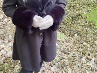 I CUM on LEAVES – LATEX HANDJOB in the FOREST with my BEST FRIEND 💦🍂