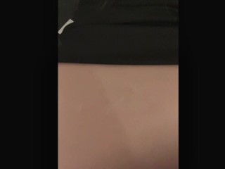 Couple amateur francais. Je l’excite en remuant sur sa queue… il me prend fort et jouit sur mon cul