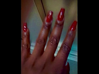 Je veux briller de la tête aux pieds. 💅👣 Et toi, tu vas payer en silence.