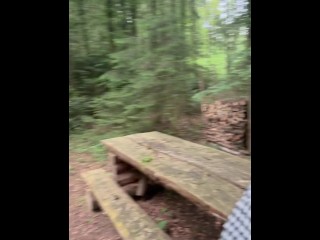 Im Wald a mire Pussy spieöe bisi chume🥵