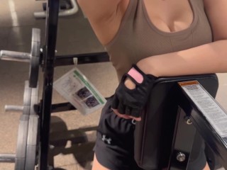 【個人撮影】ジムでムラムラ我慢できず更衣室でイラマフェラ抜き/イラマ/素人/巨乳/美乳/中出し/ハメ撮り/声我慢/美女/日本人av/高速ピストン/アクメ/激イキ/生ハメ/個人撮影/大学生/エロ/下着